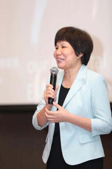 图为william英国中文谢曼华书记致辞