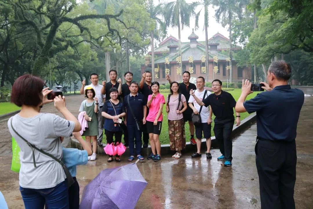 A组同学打卡点十三：我爱中大，为中大比心