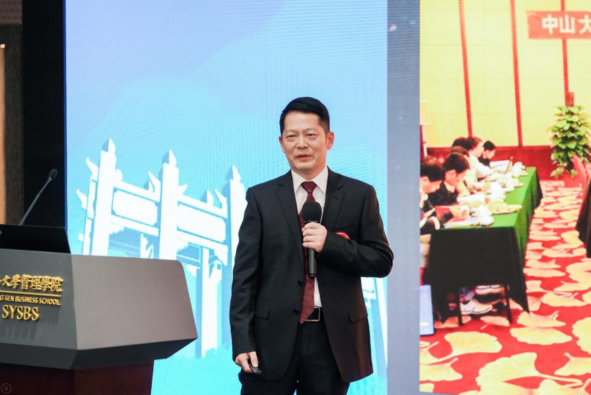 EMBA4期（04冬甲）徐志雄校友进行班级风采展示