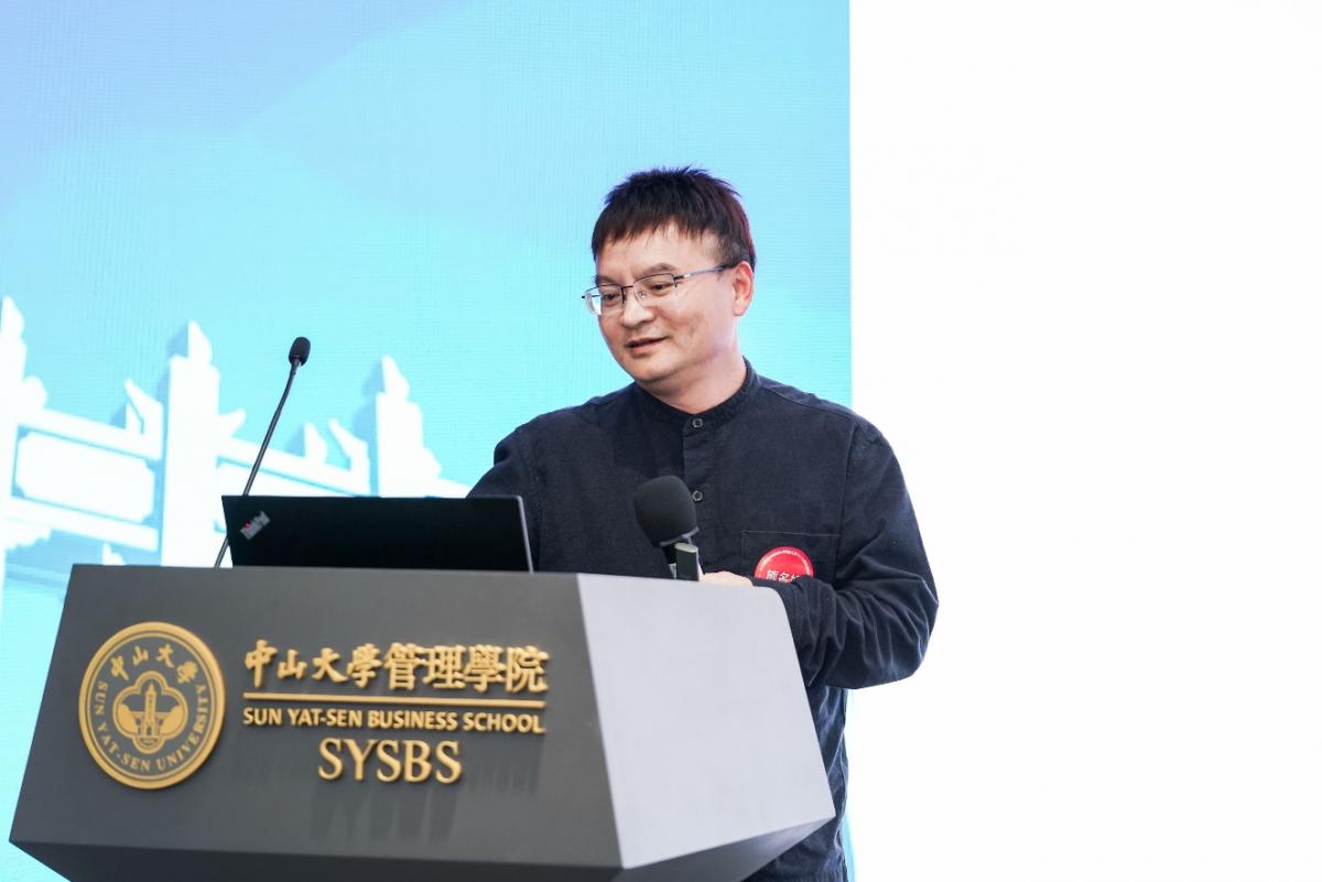 EMBA5期（04冬乙）熊名旭校友进行班级风采展示